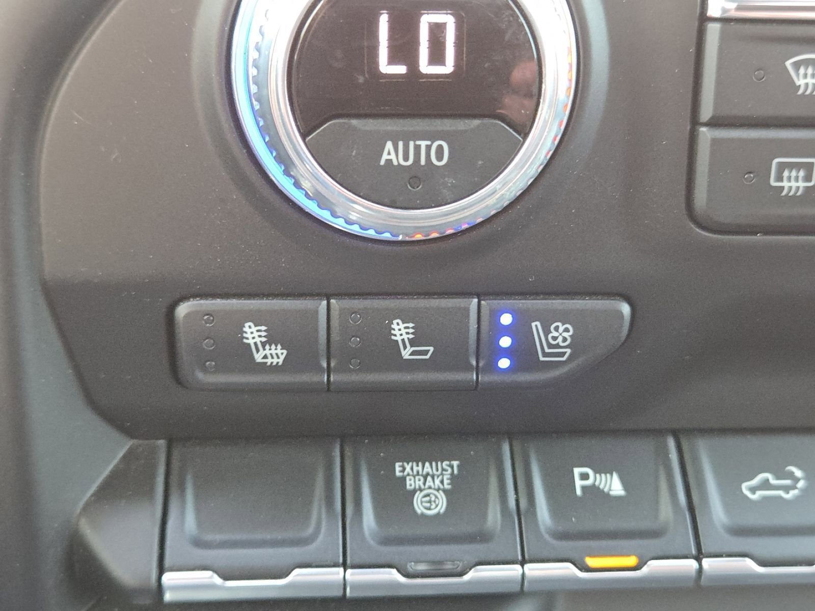 Used 2022 GMC Sierra 2500 AT4 w/ AT4 Preferred Package image 6