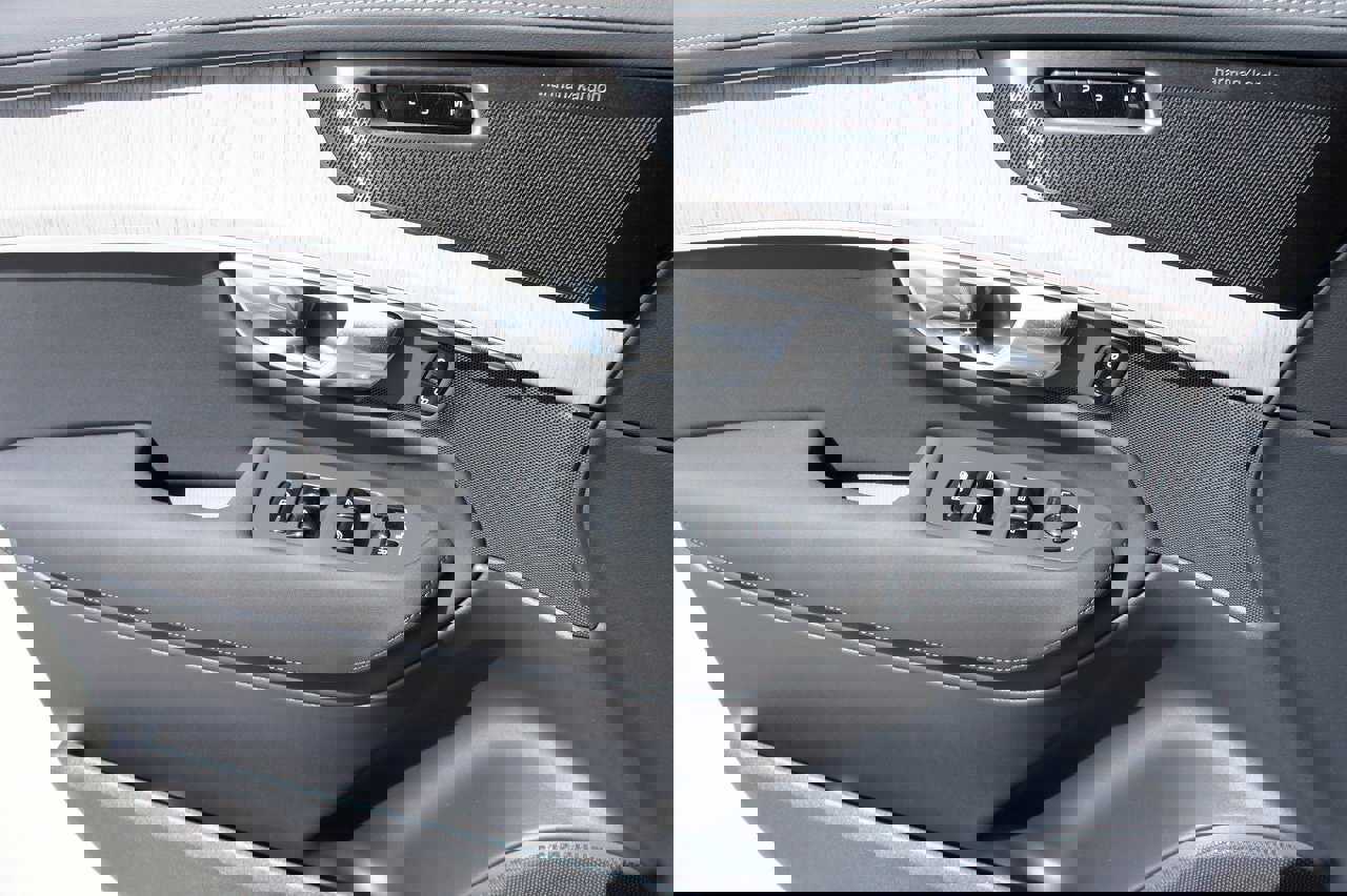 New 2025 Volvo XC90 T8 Ultra w/ Protection Package Premier image 18