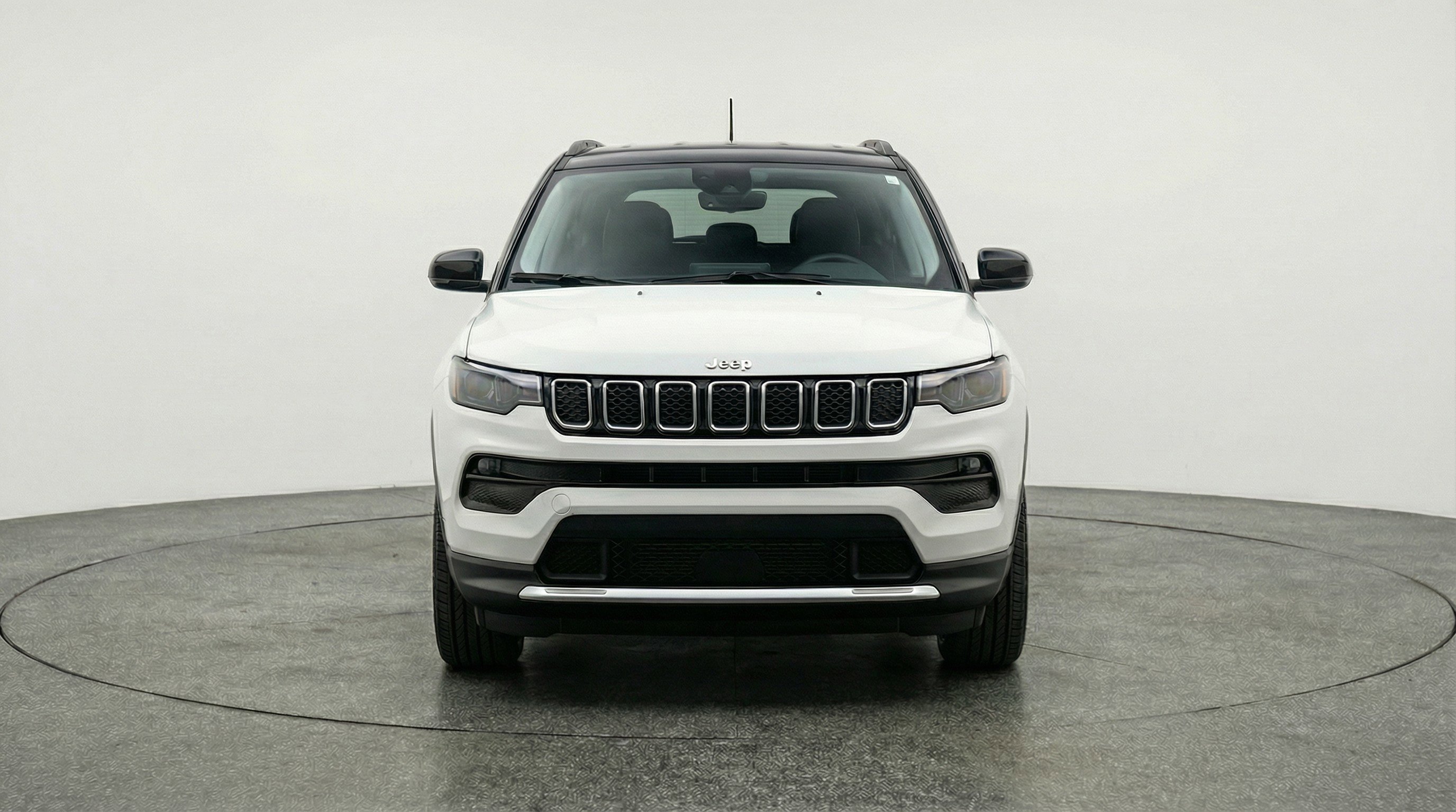 Used 2025 Jeep Compass Limited AWD/4WD image 2