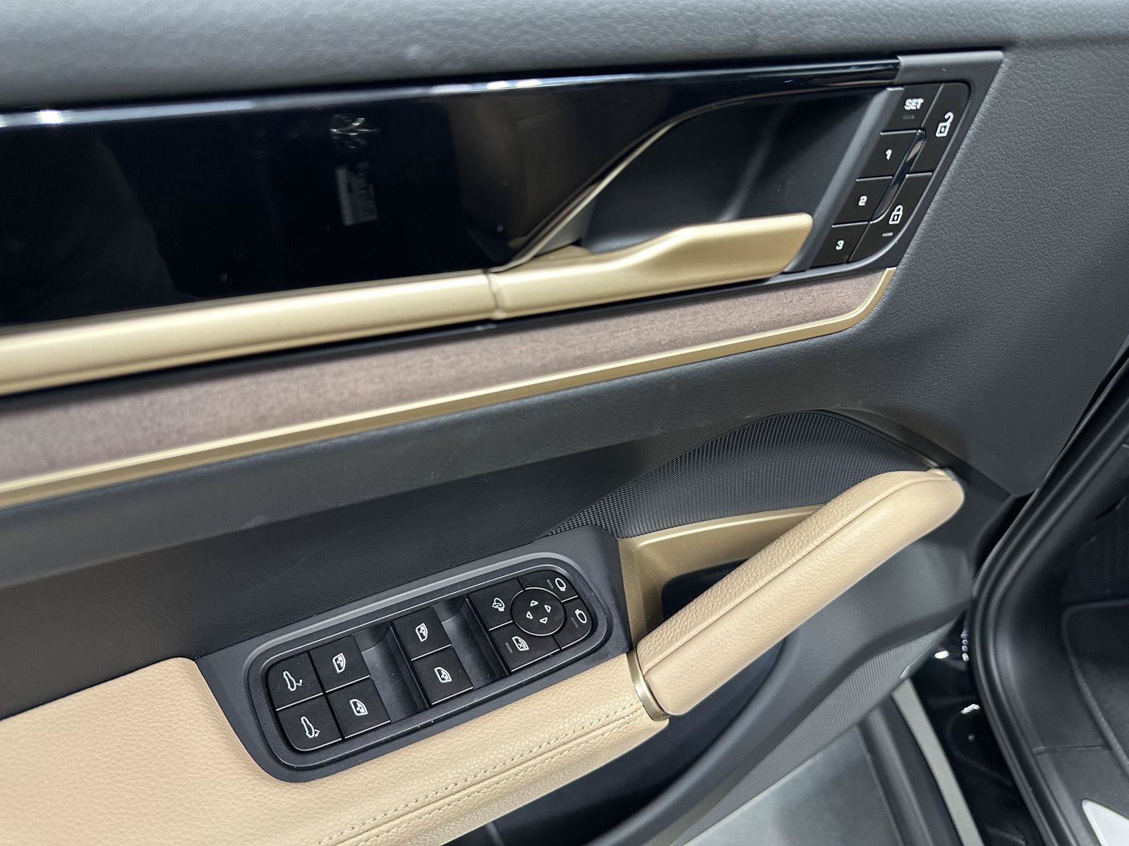 Used 2026 Porsche Cayenne AWD/4WD image 16
