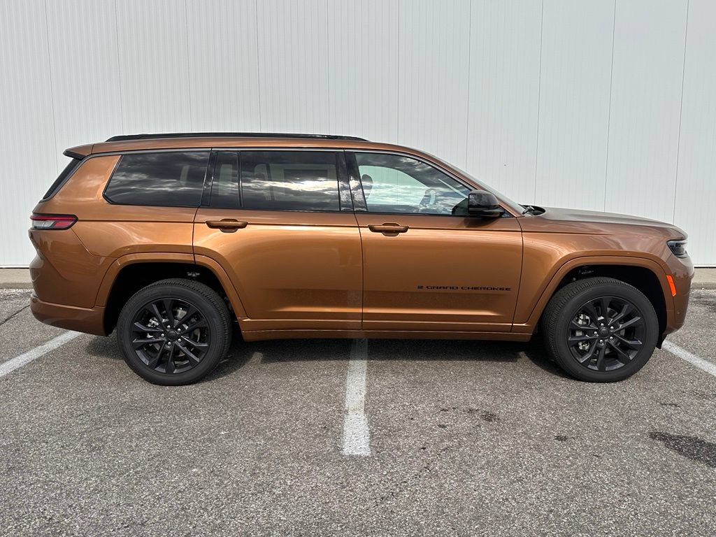 New 2026 Jeep Grand Cherokee L Limited AWD/4WD image 9