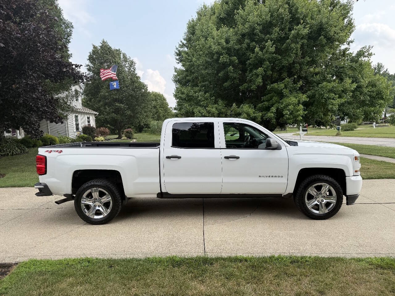Used 2018 Chevrolet Silverado 1500 Custom w/ Custom Value Package AWD/4WD image 5
