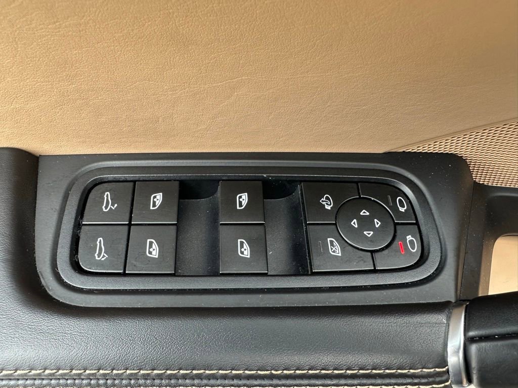 Certified 2023 Porsche Cayenne S AWD/4WD image 18