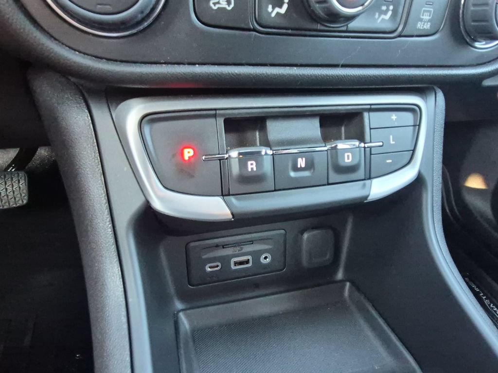 Used 2024 GMC Terrain SLE w/ Driver Convenience Package FWD image 20