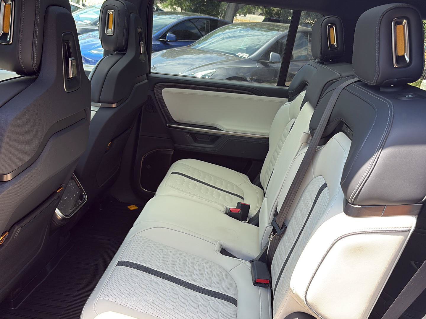 Used 2025 Rivian R1S Adventure AWD/4WD image 18