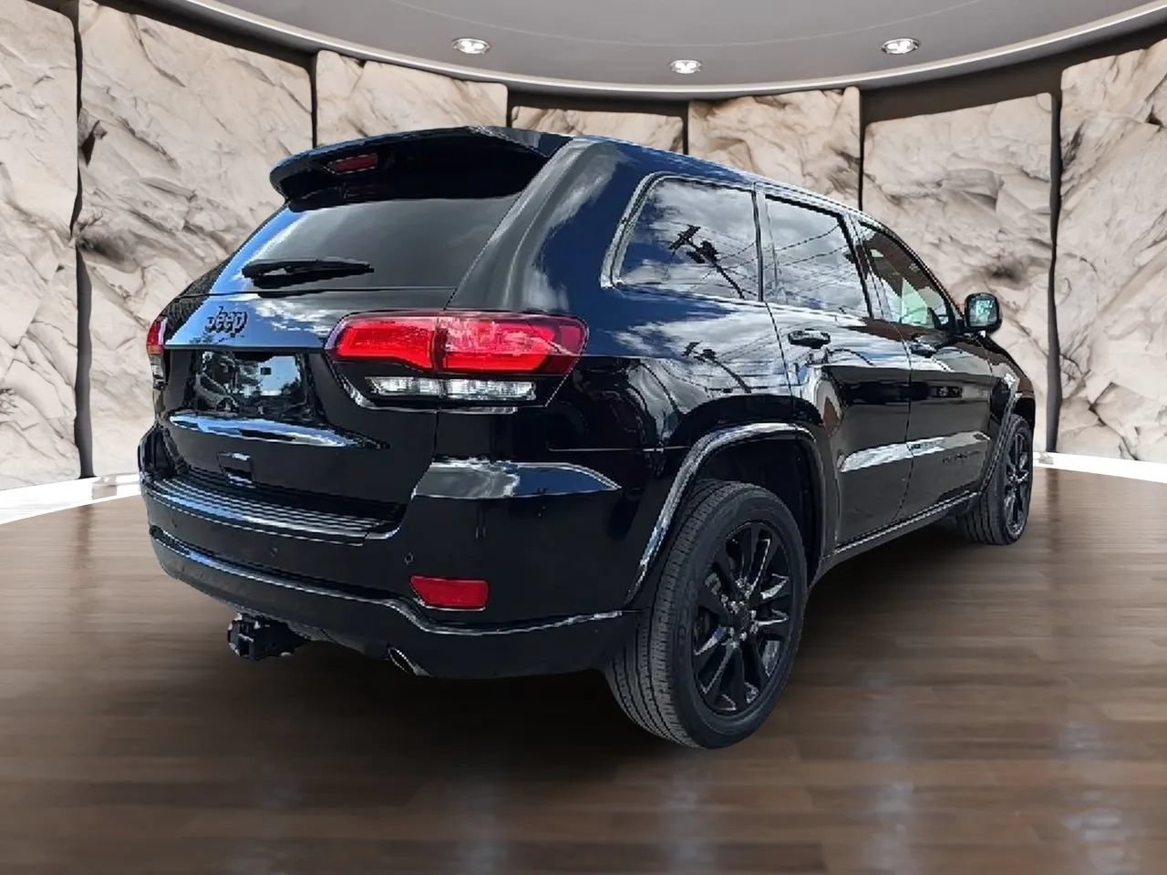 Used 2018 Jeep Grand Cherokee Altitude AWD/4WD image 34
