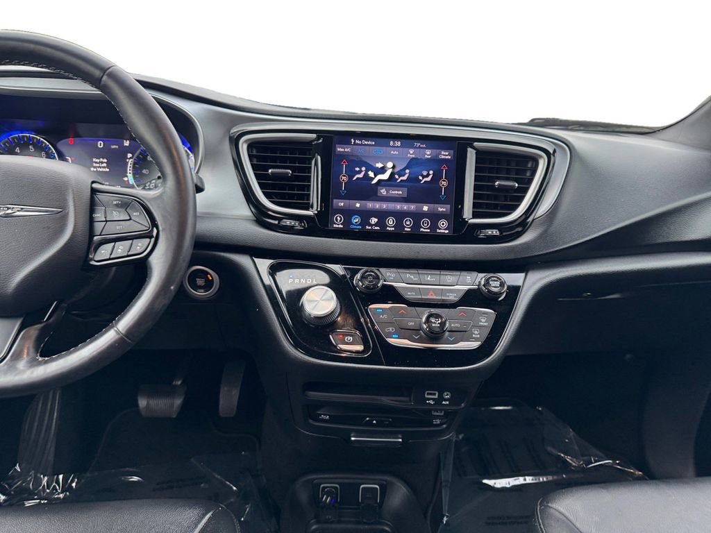 Used 2020 Chrysler Pacifica Touring-L Plus image 11