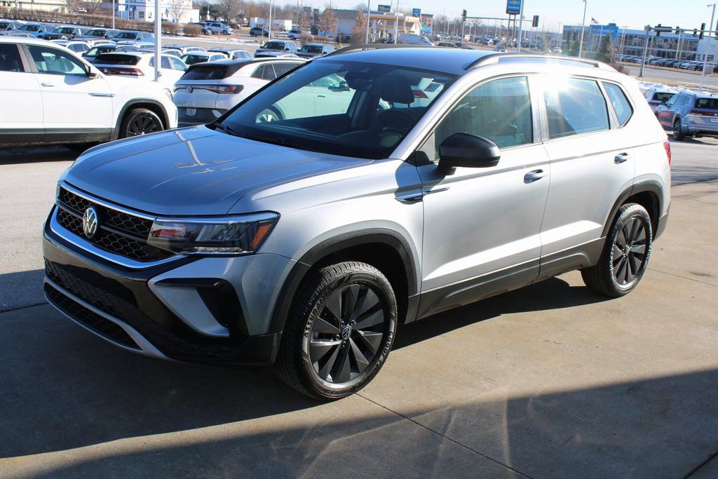 Certified 2024 Volkswagen Taos S image 3