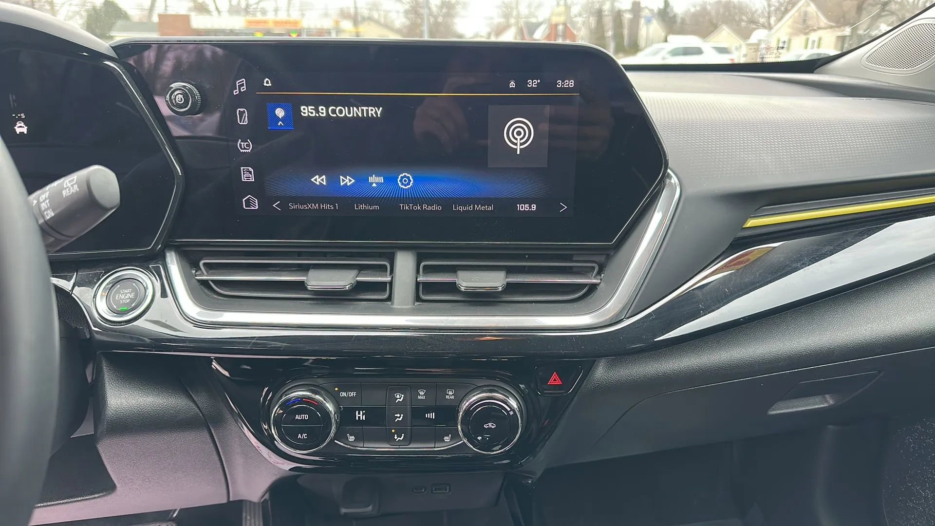 Used 2025 Chevrolet Trax ACTIV w/ Driver Confidence Package image 11