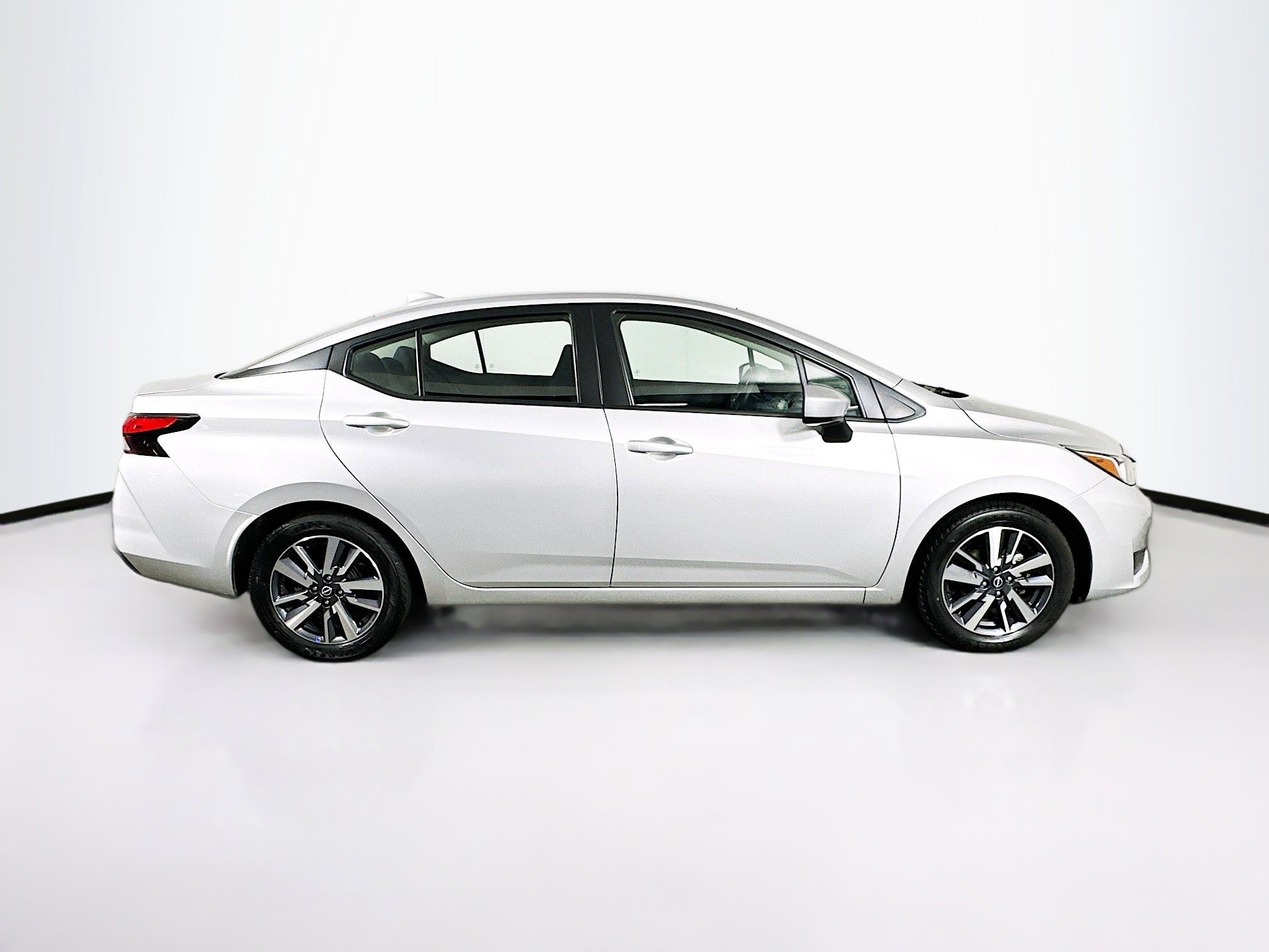 Used 2023 Nissan Versa SV image 10