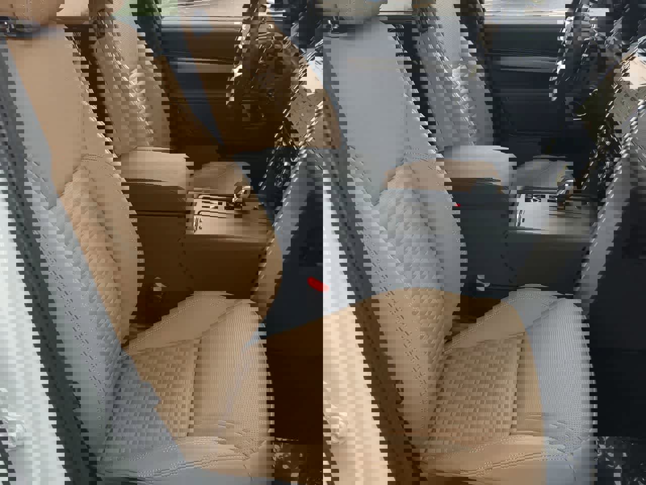 Used 2025 Land Rover Discovery Dynamic SE image 24