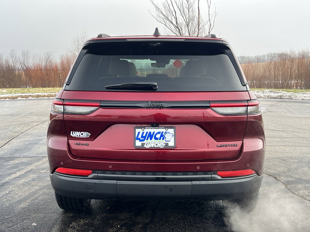 Used 2024 Jeep Grand Cherokee Limited w/ Luxury Tech Group II image 3