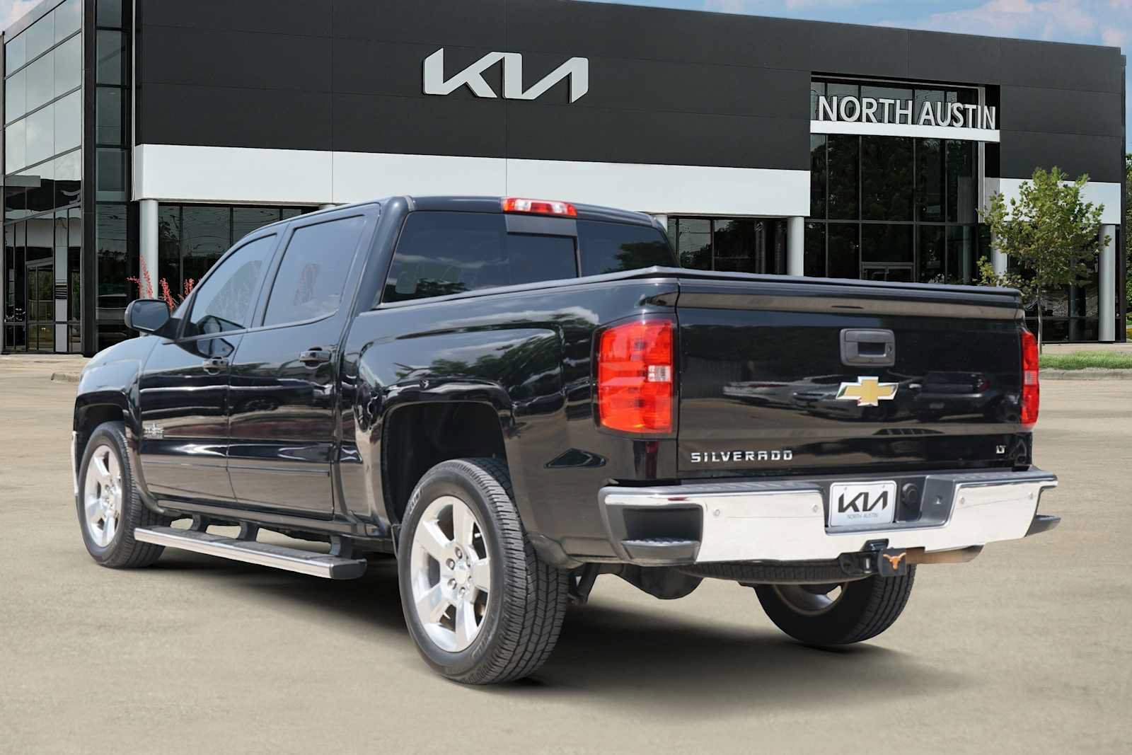 Used 2018 Chevrolet Silverado 1500 LT w/ Texas Edition RWD image 4