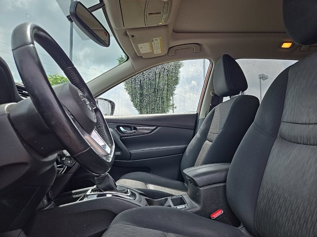 Used 2017 Nissan Rogue SV AWD/4WD image 37