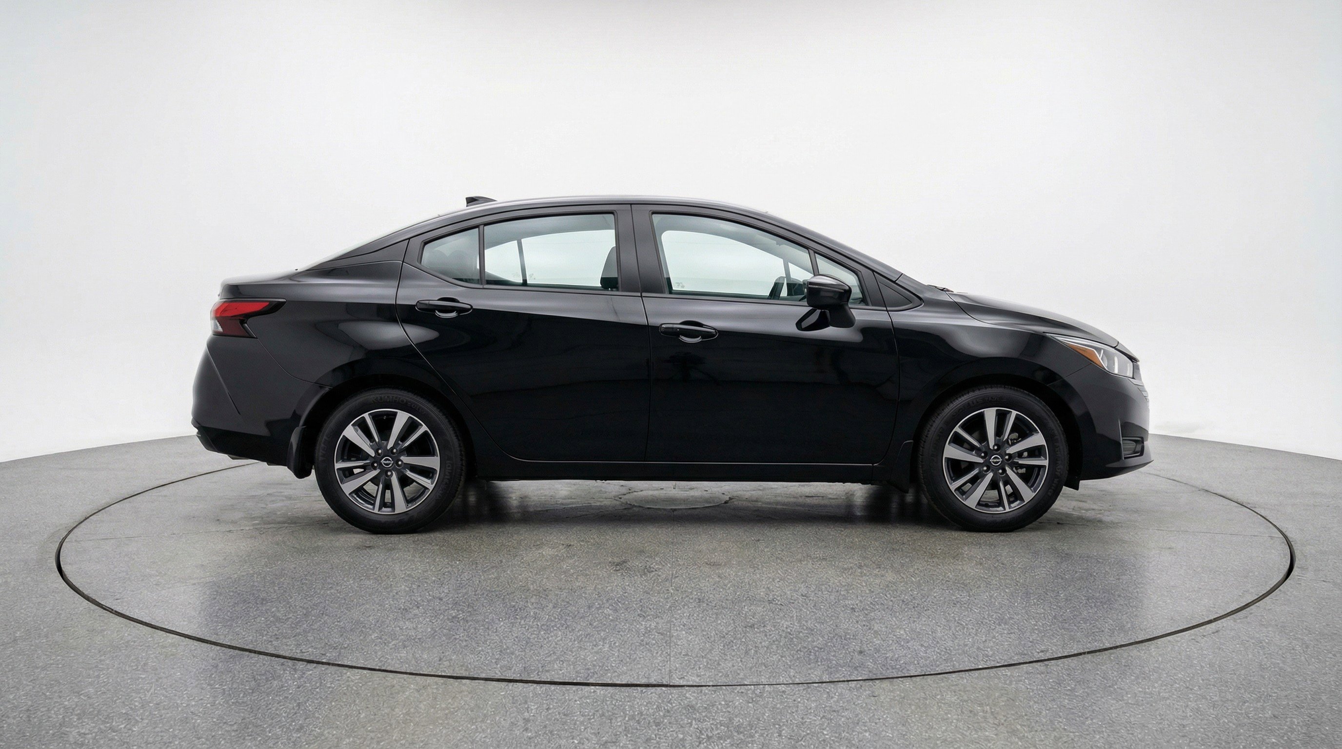 Used 2025 Nissan Versa SV image 11