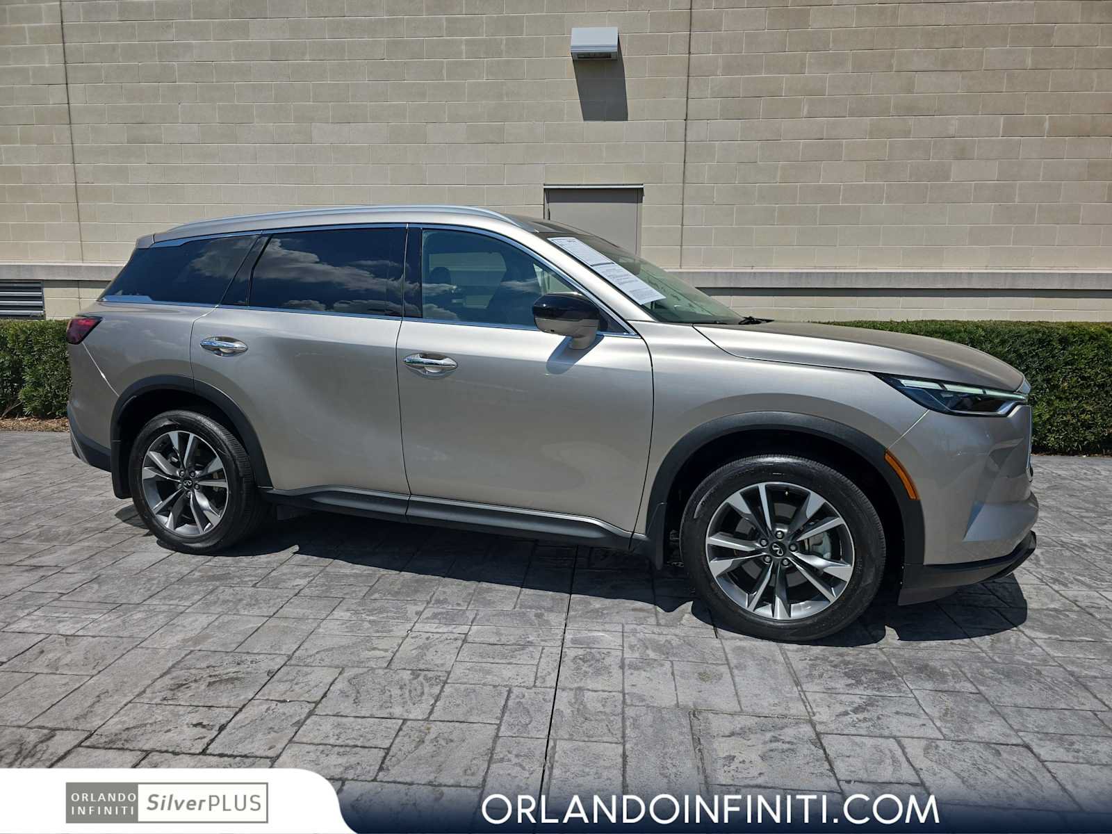 Used 2025 INFINITI QX60 Luxe FWD image 1