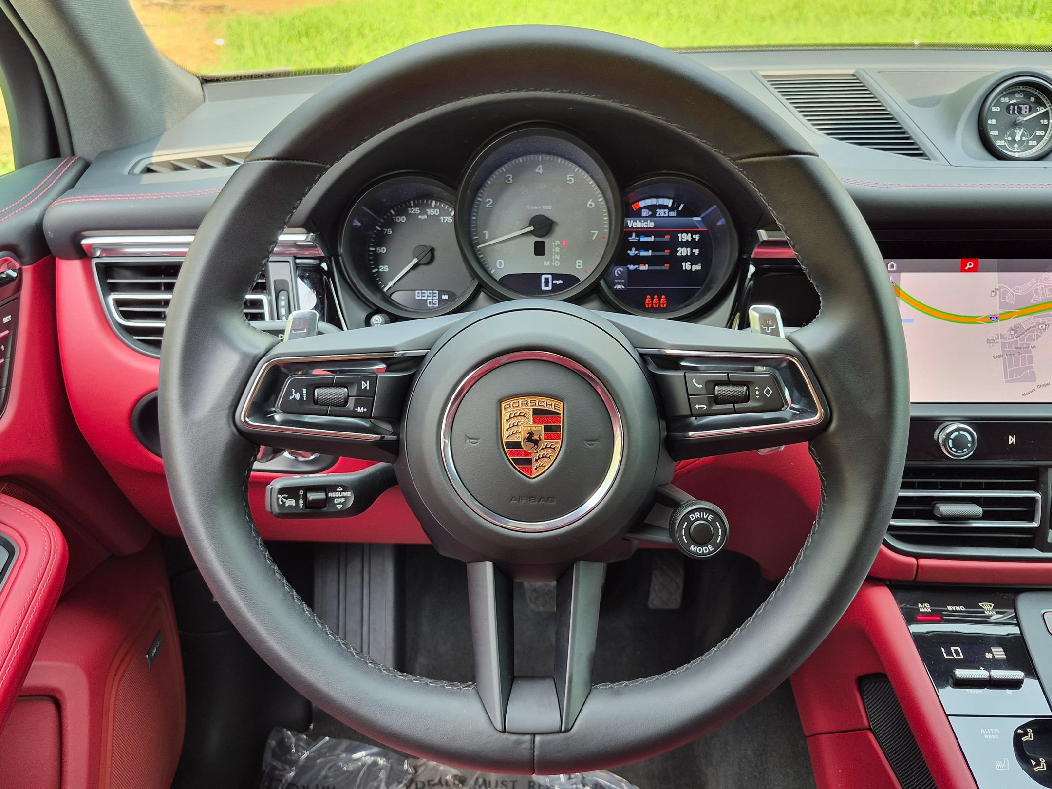 Certified 2025 Porsche Macan S AWD/4WD image 8