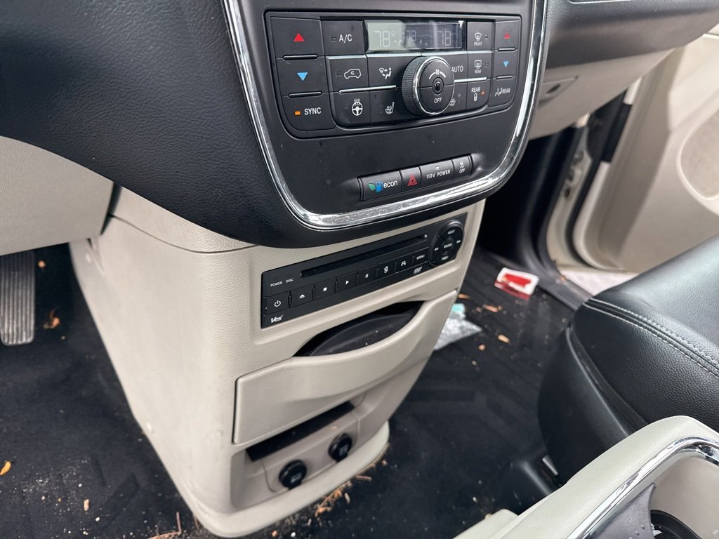 Used 2012 Chrysler Town & Country Touring-L w/ Entertainment Group #2 image 14