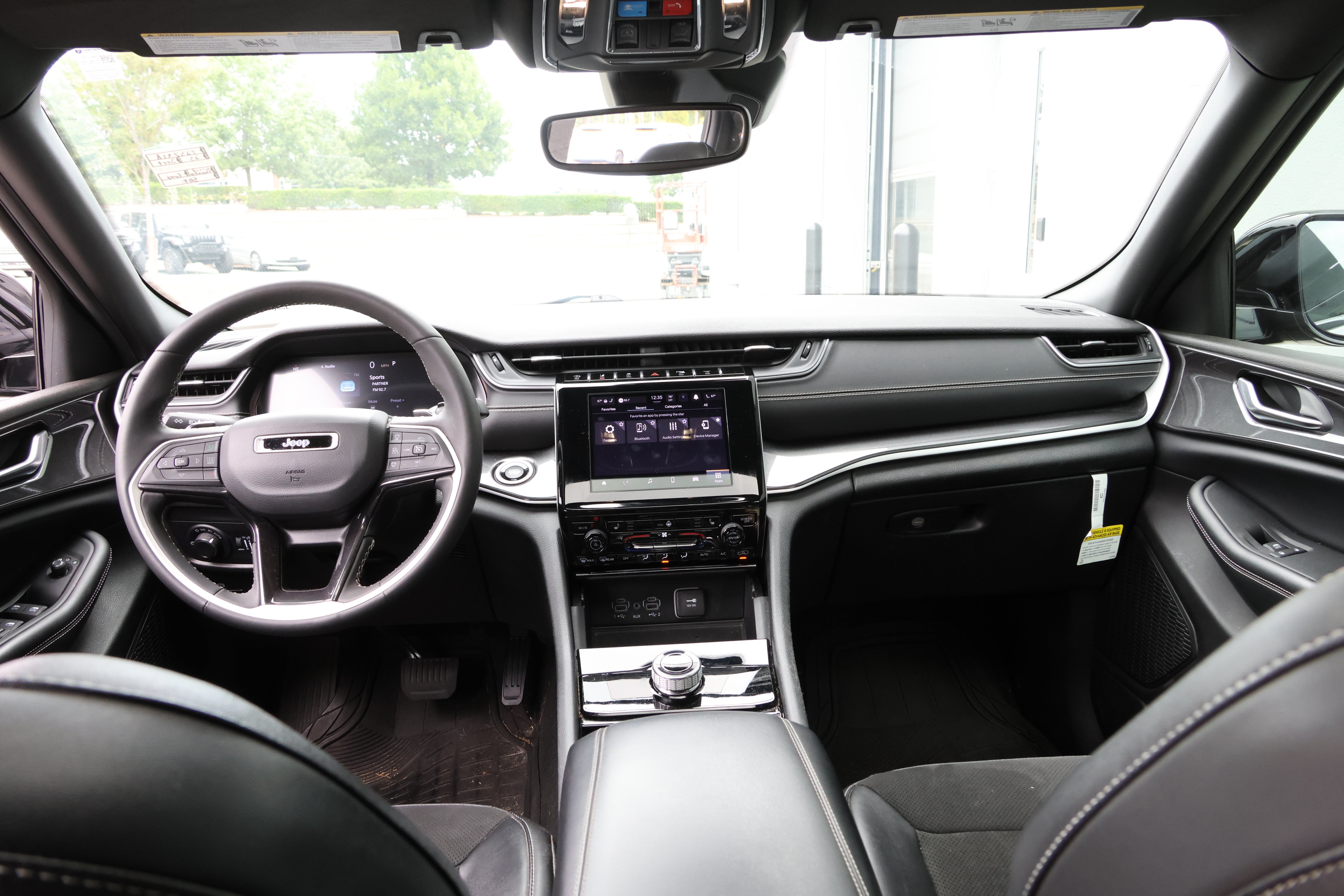 Used 2023 Jeep Grand Cherokee Altitude AWD/4WD image 16