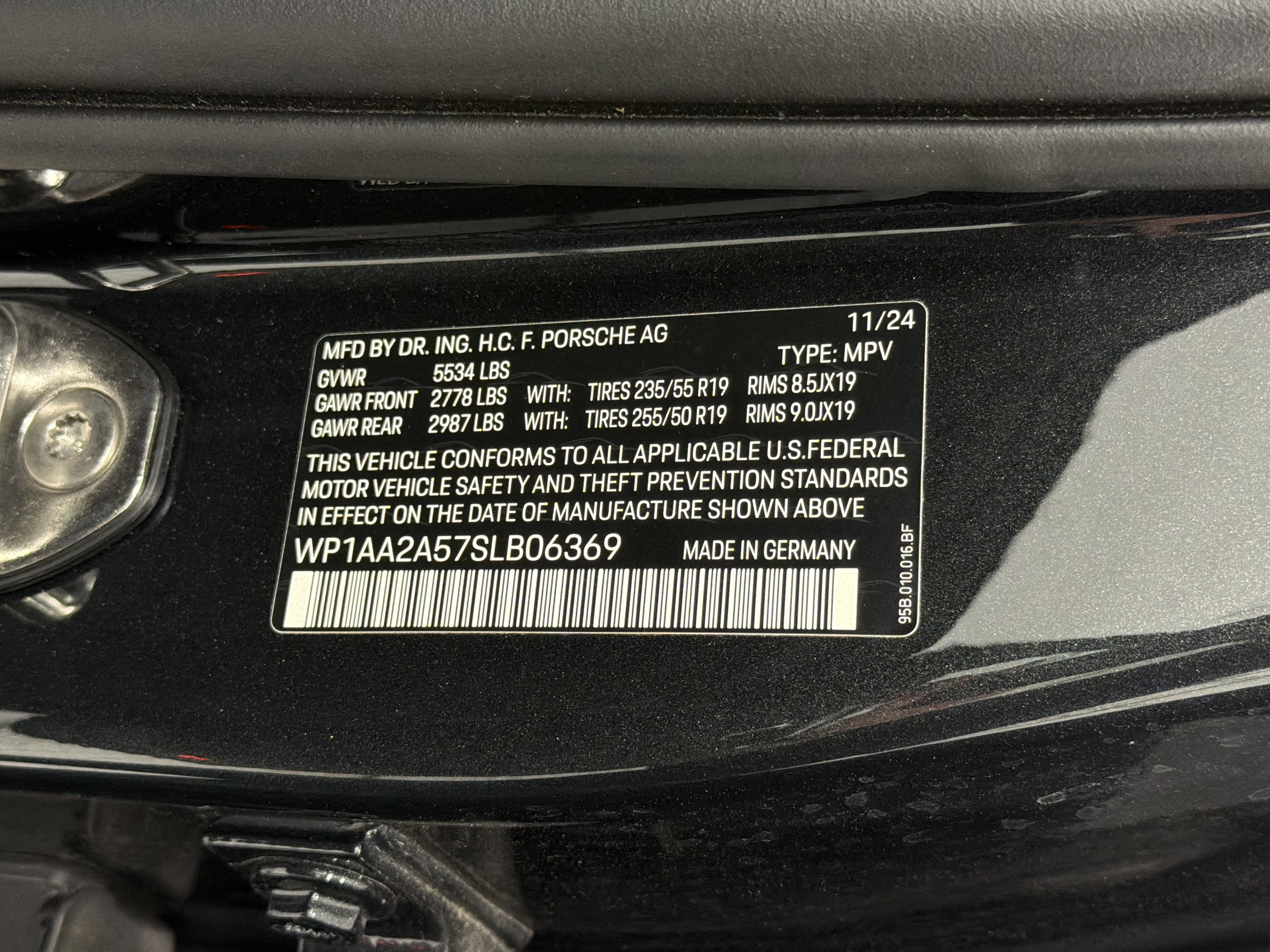 Certified 2025 Porsche Macan image 60