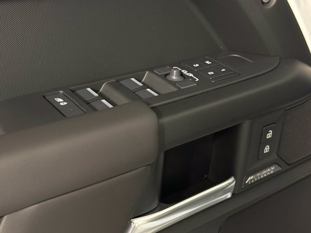 New 2026 Land Rover Defender 110 X-Dynamic SE AWD/4WD image 15