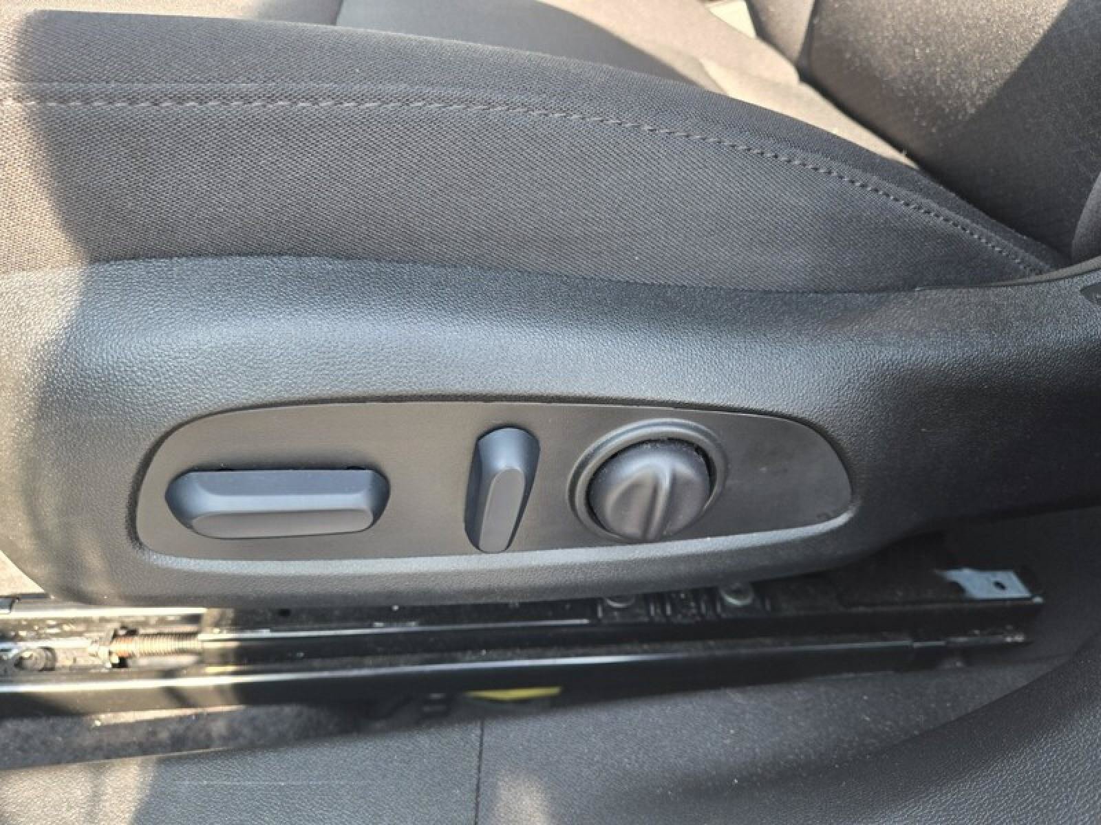 Used 2025 Chevrolet Malibu LT FWD image 18