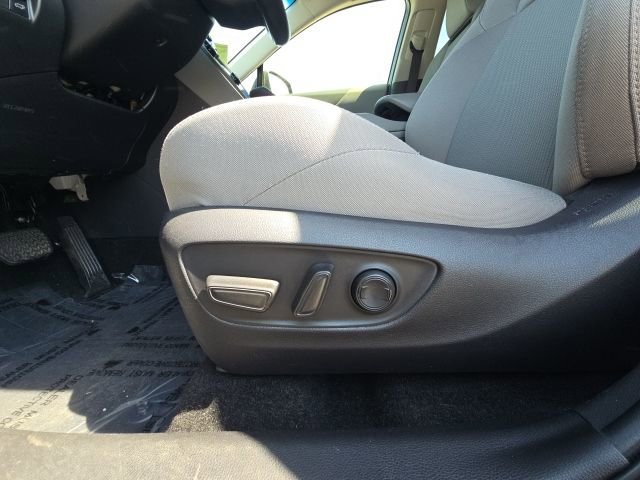 Used 2022 Toyota Venza LE image 19