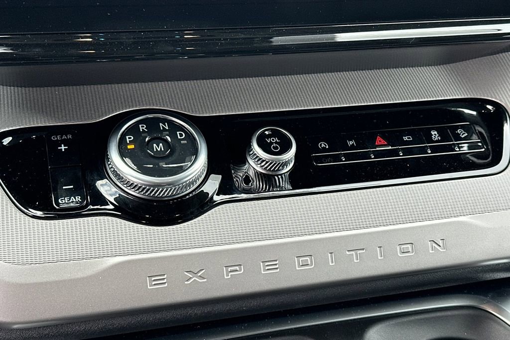 New 2026 Ford Expedition Active image 19