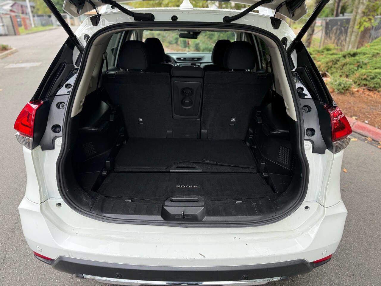 Used 2019 Nissan Rogue SV AWD/4WD image 12
