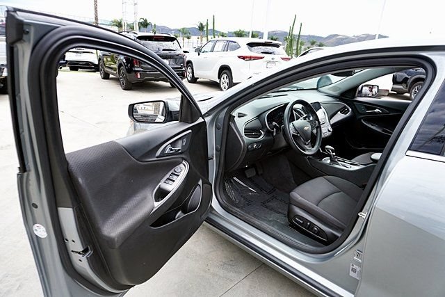 Used 2025 Chevrolet Malibu RS FWD image 46