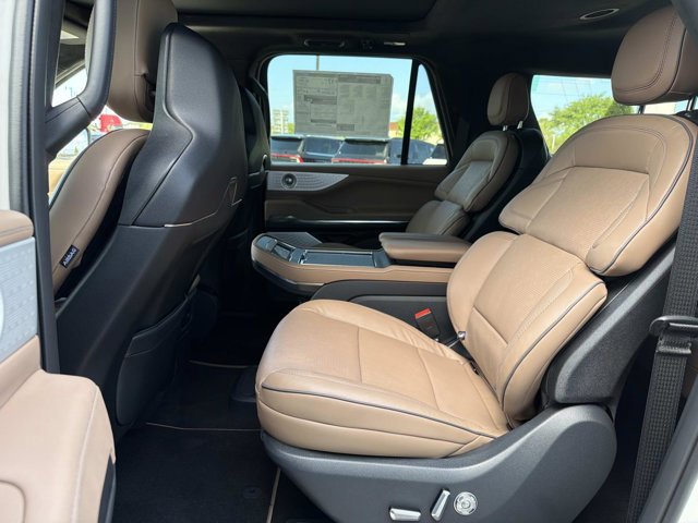 New 2026 Lincoln Navigator L Black Label AWD/4WD image 16