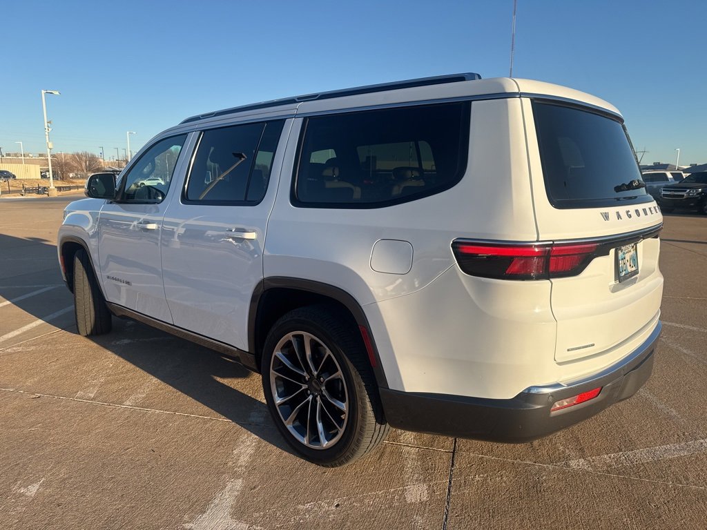 Used 2022 Jeep Wagoneer Series III w/ Premium Group I image 2
