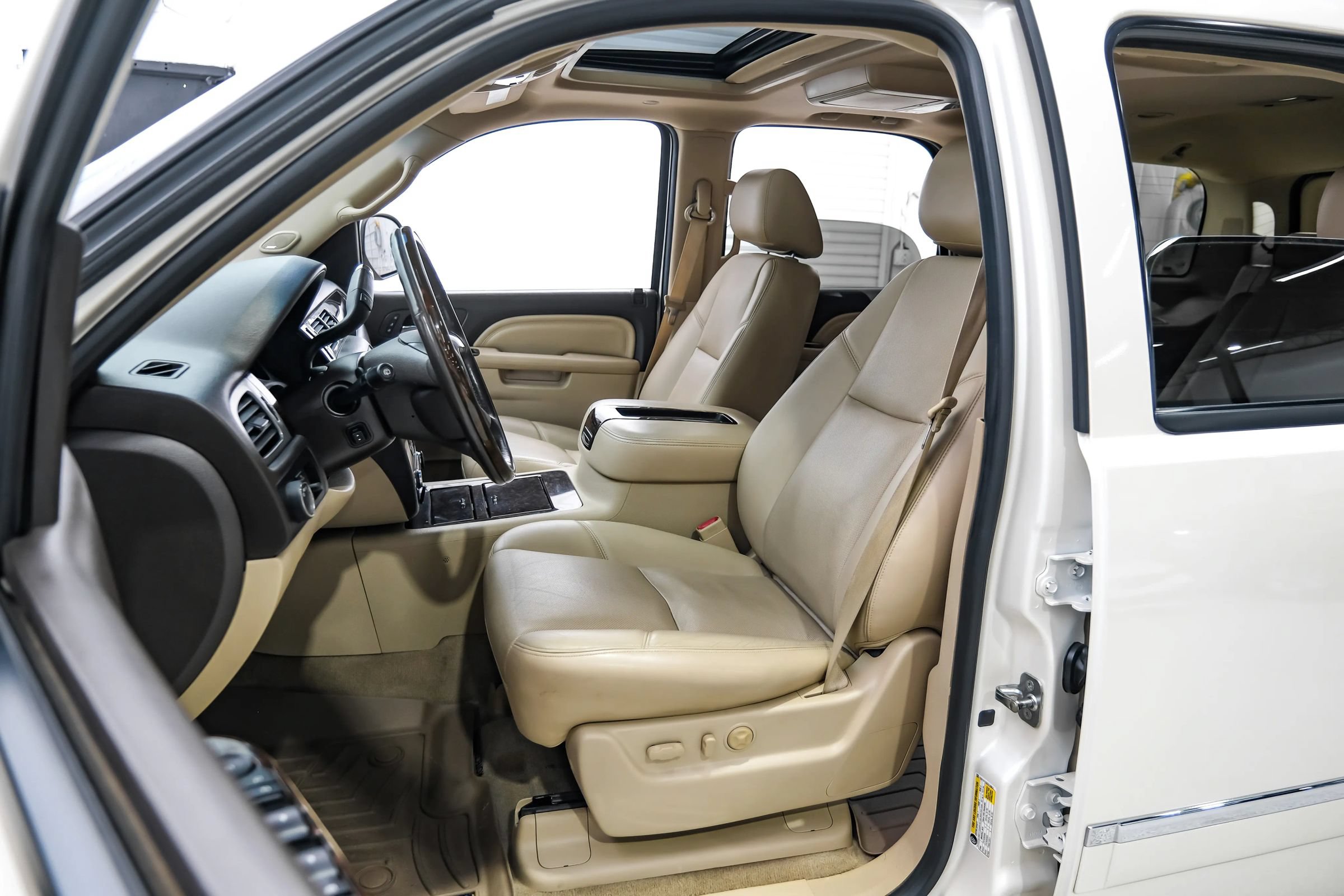 Used 2014 GMC Yukon Denali RWD image 41