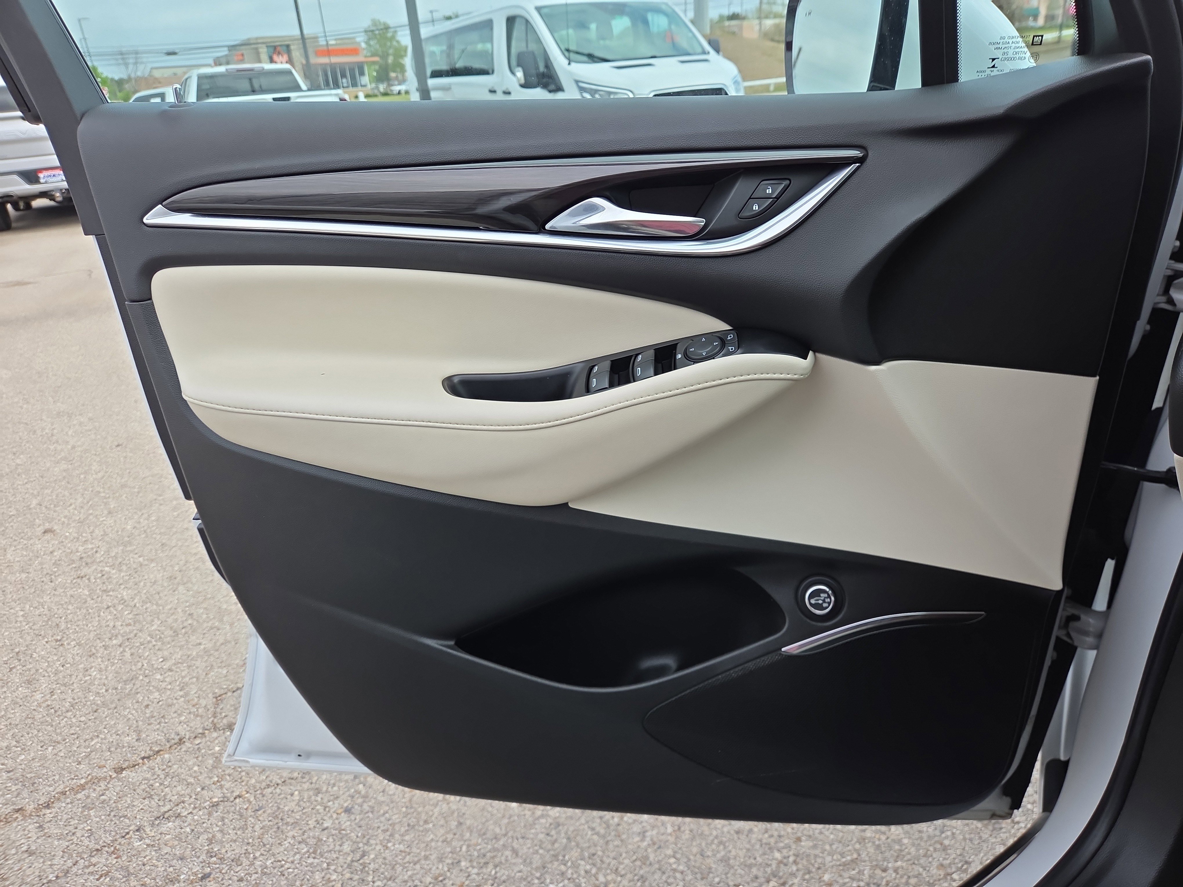 Used 2023 Buick Enclave Essence image 19