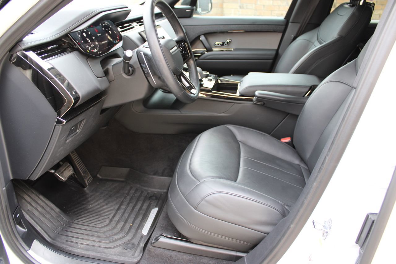 Used 2023 Land Rover Range Rover Sport SE Dynamic image 16