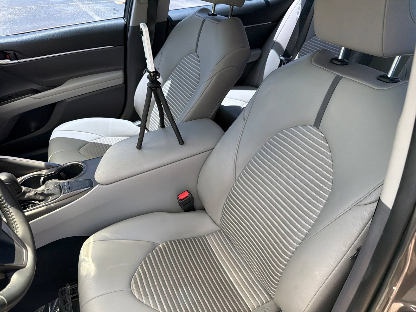 Used 2022 Toyota Camry SE w/ Convenience Package FWD image 33