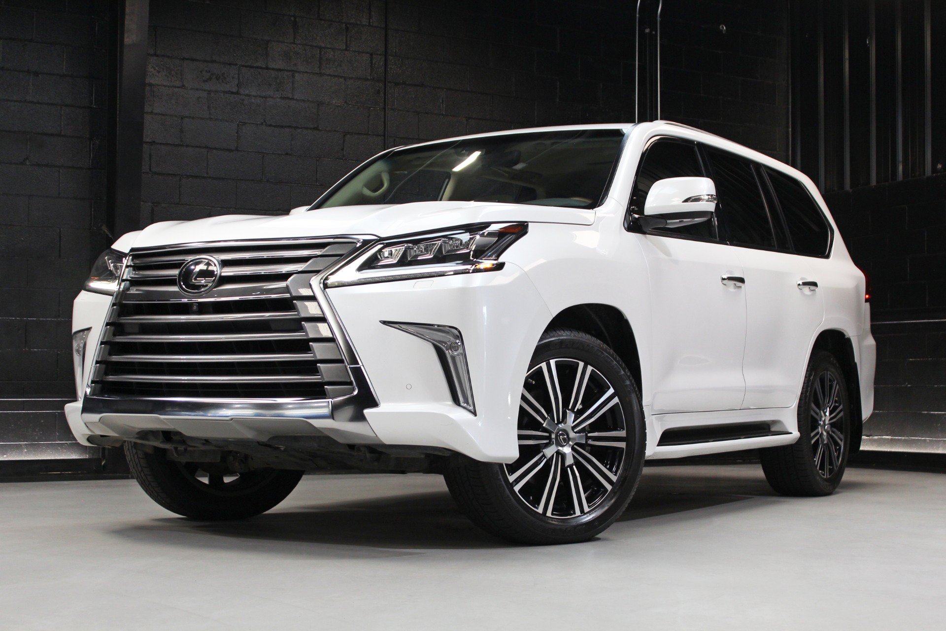 Used 2021 Lexus LX 570 4WD w/ Luxury Package image 74