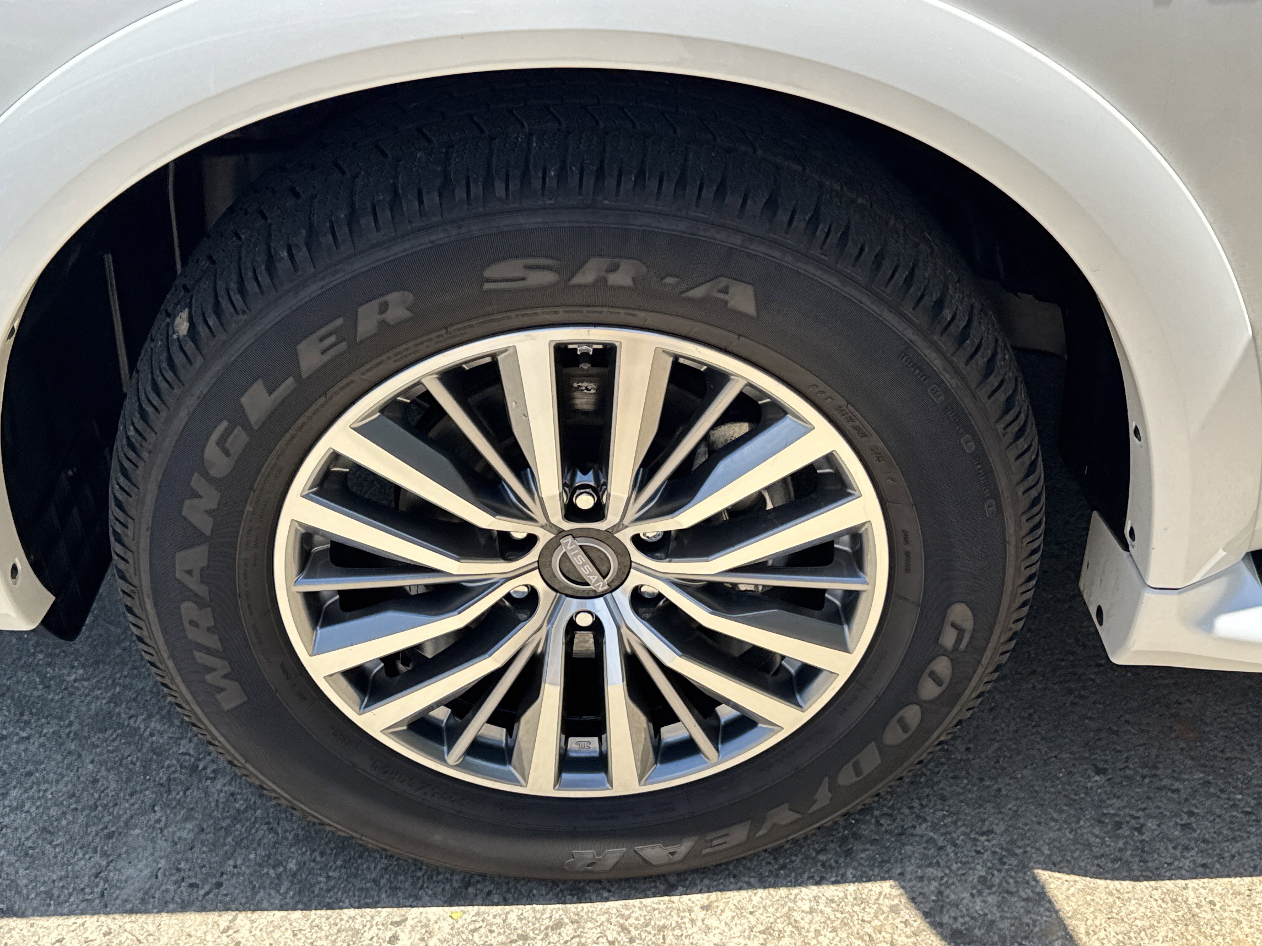 Used 2021 Nissan Armada SV w/ SV Appearance Package RWD image 11