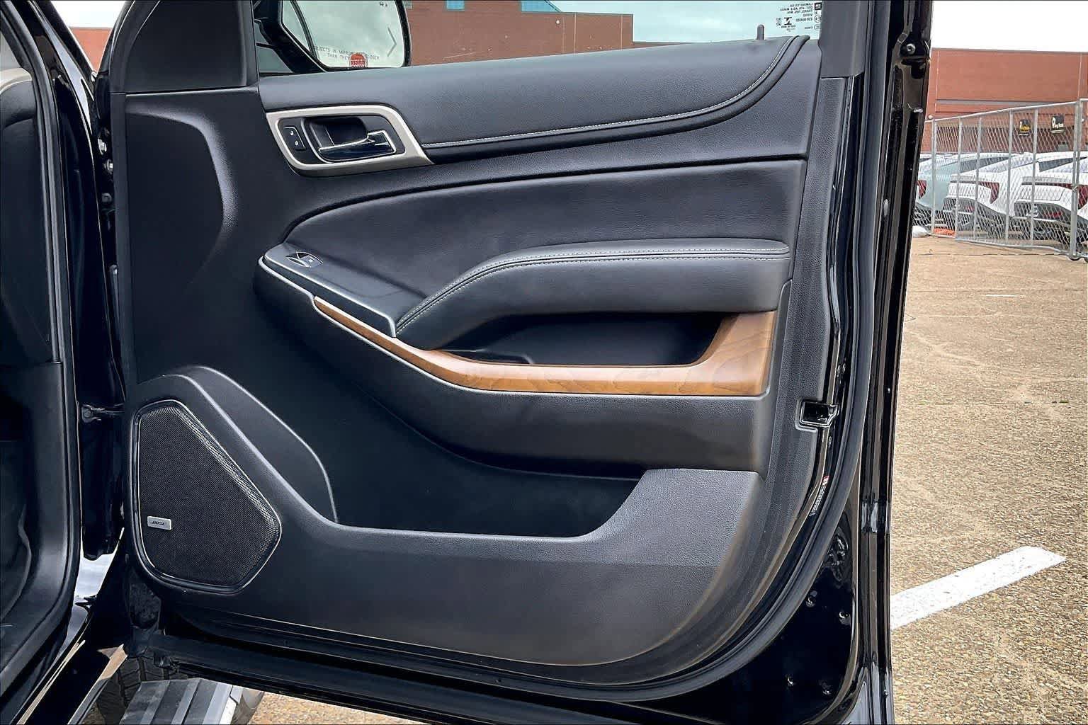 Used 2020 GMC Yukon Denali w/ Denali Premium Package RWD image 28
