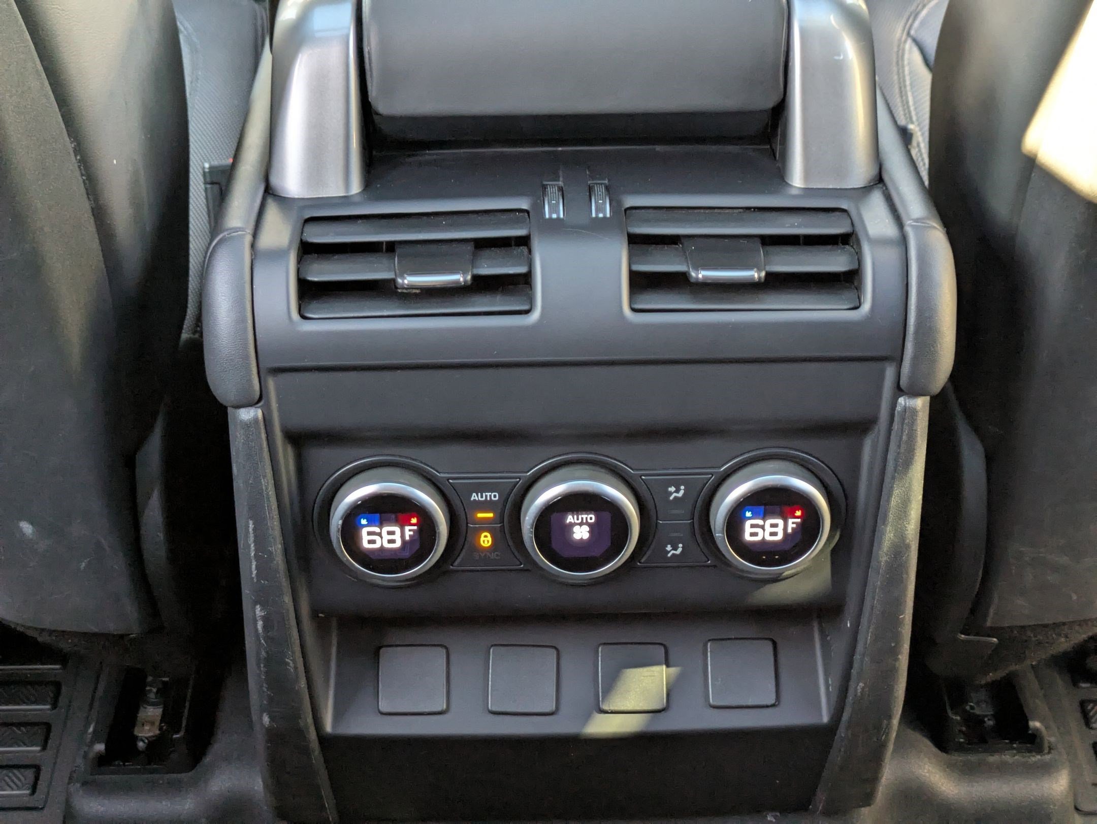 Used 2023 Land Rover Defender 130 X-Dynamic SE image 26