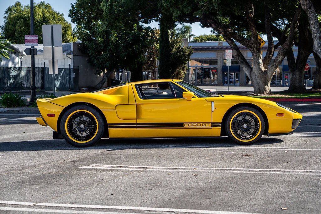 Used 2006 Ford GT RWD image 6