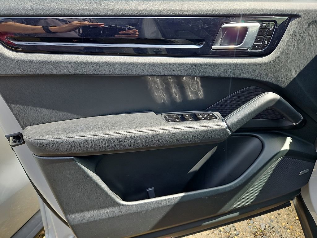 Used 2020 Porsche Cayenne image 14