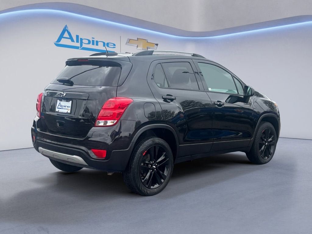 Used 2022 Chevrolet Trax LT w/ Redline Edition AWD/4WD image 5