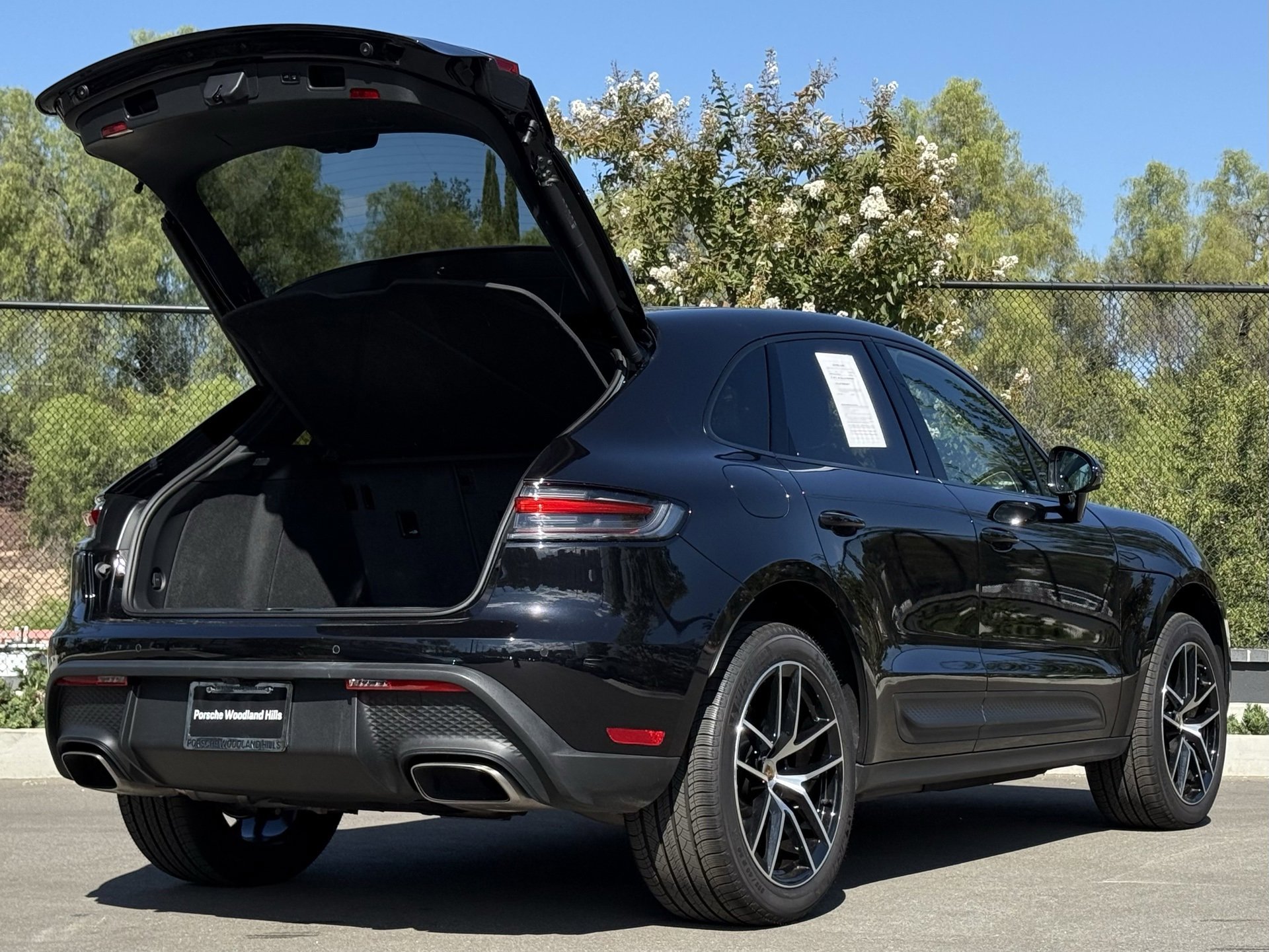 Used 2025 Porsche Macan image 32