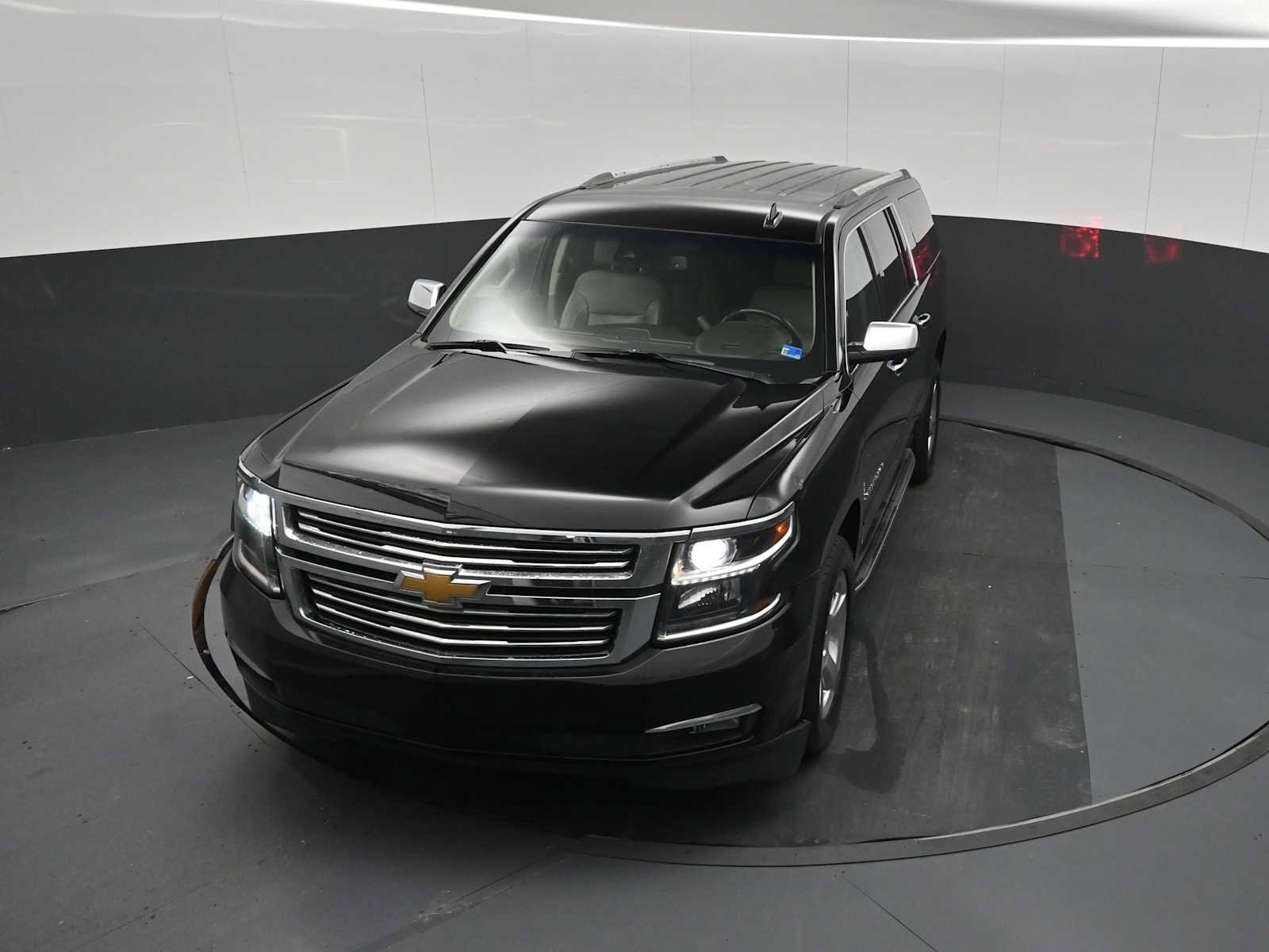 Used 2019 Chevrolet Suburban Premier AWD/4WD image 12