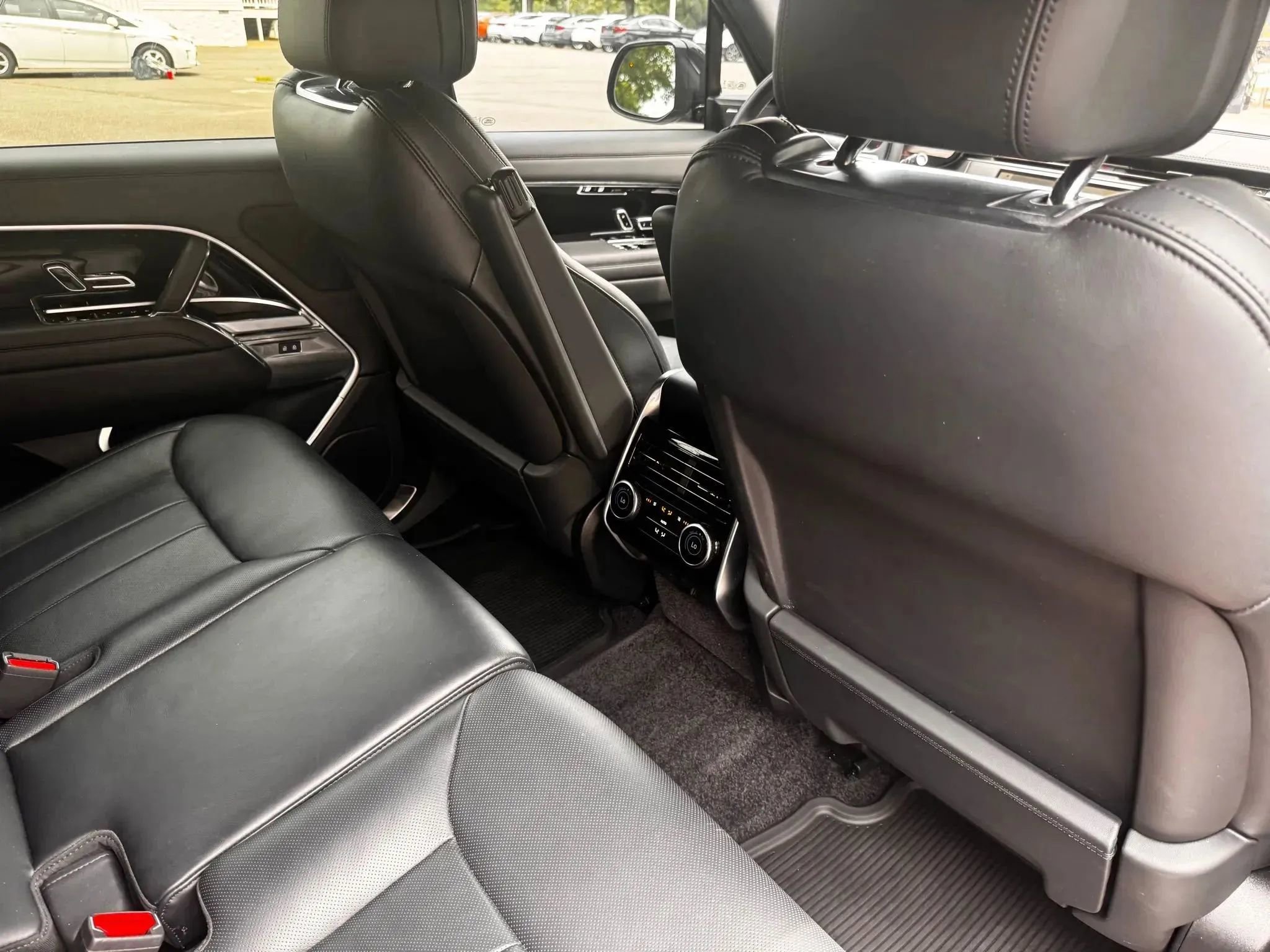 Used 2023 Land Rover Range Rover SE image 29