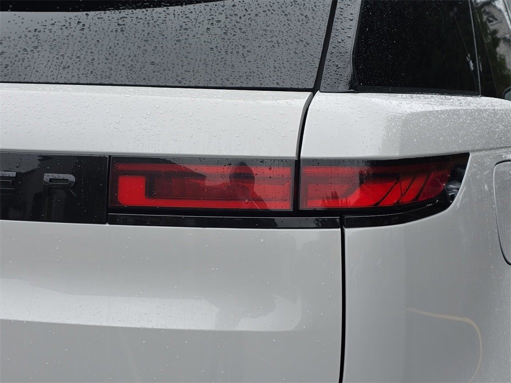 Used 2025 Land Rover Range Rover Sport SE image 39