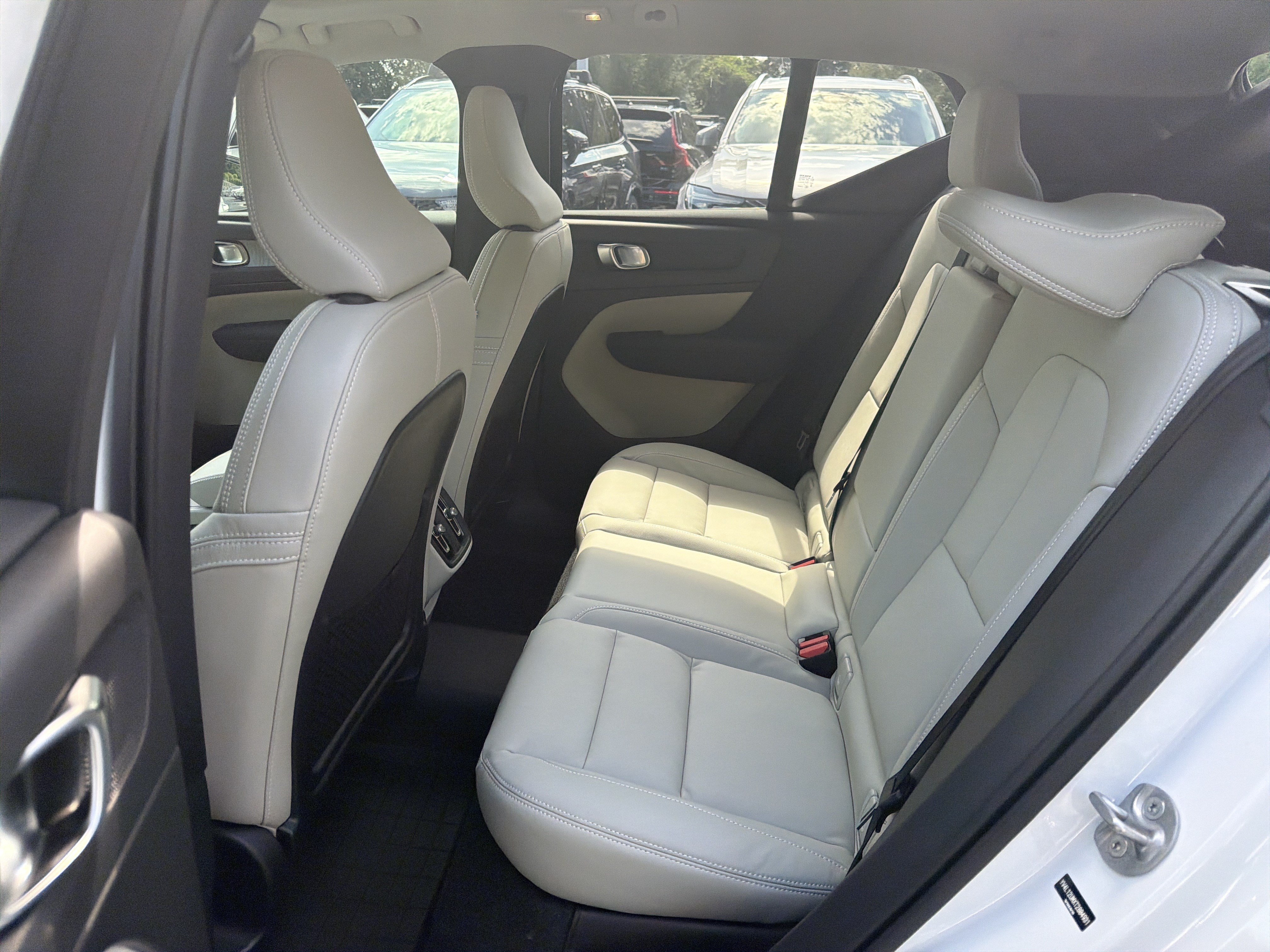 New 2026 Volvo XC40 B5 Ultra w/ Protection Package Premier AWD/4WD image 33