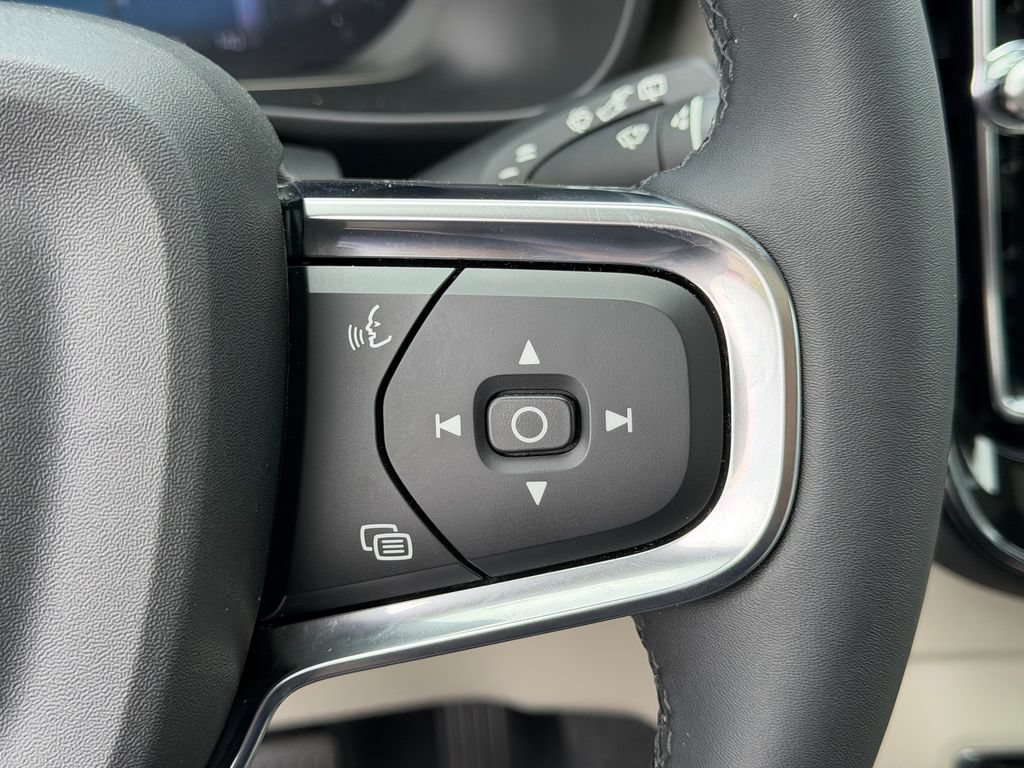 Certified 2024 Volvo XC40 B5 Plus w/ Protection Package Premier AWD/4WD image 27