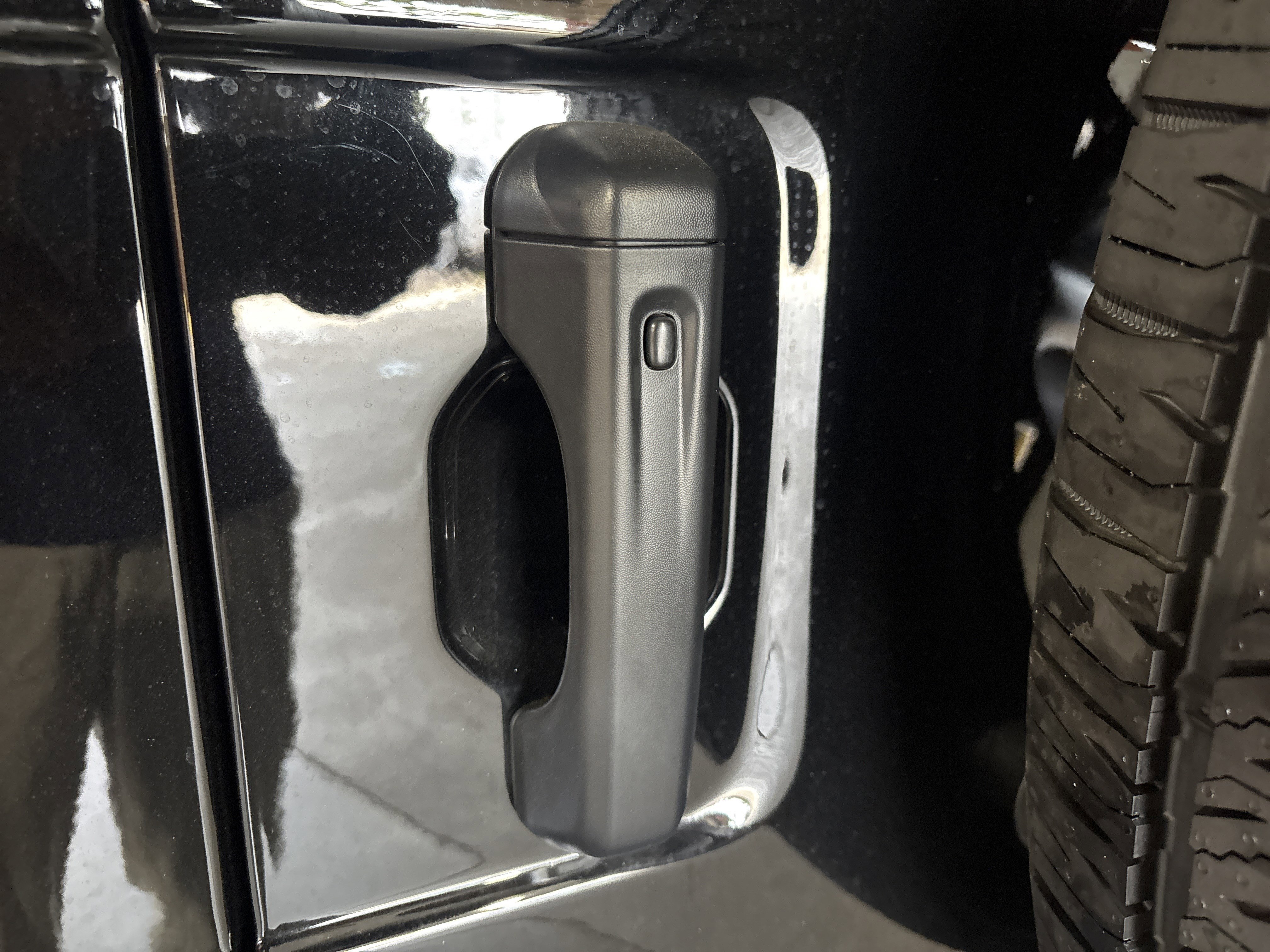 Certified 2025 Jeep Wrangler Sahara image 31